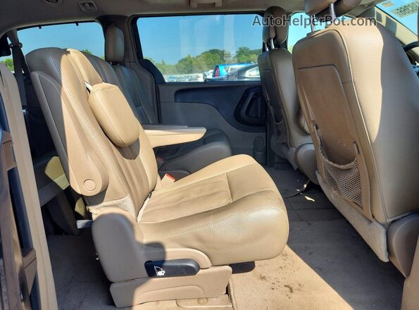 2C4RC1CG5GR304986 2016 CHRYSLER TOWN Black Rear interior view