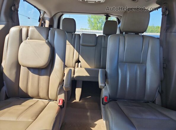 2C4RC1CG5GR304986 2016 CHRYSLER TOWN Black Rear seats view