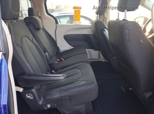 2C4RC1CG5MR557169 2021 CHRYSLER VOYAGER Blue Widok wnętrza z tyłu