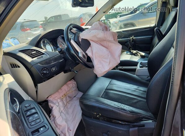 2C4RC1CG6GR190299 2016 CHRYSLER TOWN Charcoal Front interior view