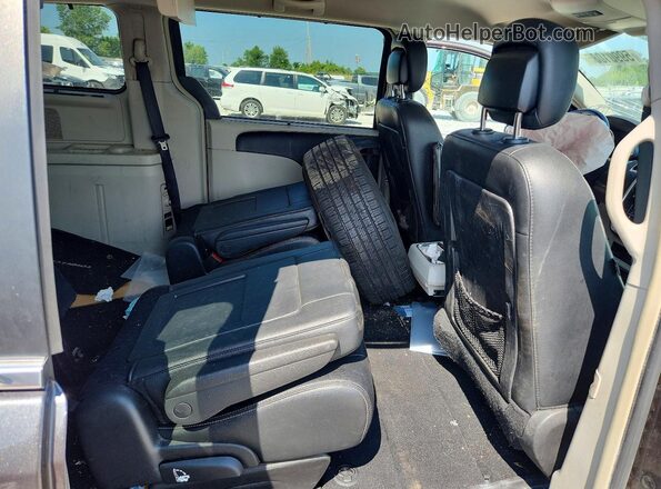 2C4RC1CG6GR190299 2016 CHRYSLER TOWN Charcoal Rear interior view