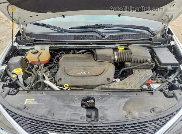 2C4RC1CG6JR227567 2018 CHRYSLER PACIFICA White Вид підкапотного простору