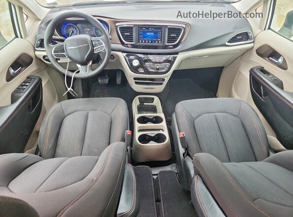 2C4RC1CG6JR227567 2018 CHRYSLER PACIFICA White Вид панелі приладів