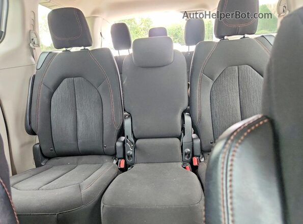 2C4RC1CG6JR227567 2018 CHRYSLER PACIFICA White Вид задніх сидінь