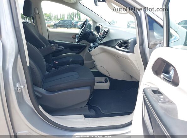 2C4RC1CG6MR577771 2021 CHRYSLER VOYAGER Silver Front interior view