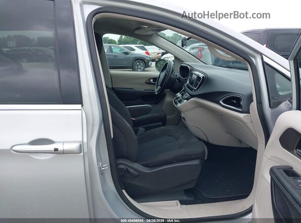 2C4RC1CG6NR131105 2022 CHRYSLER VOYAGER Silver Widok wnętrza z przodu