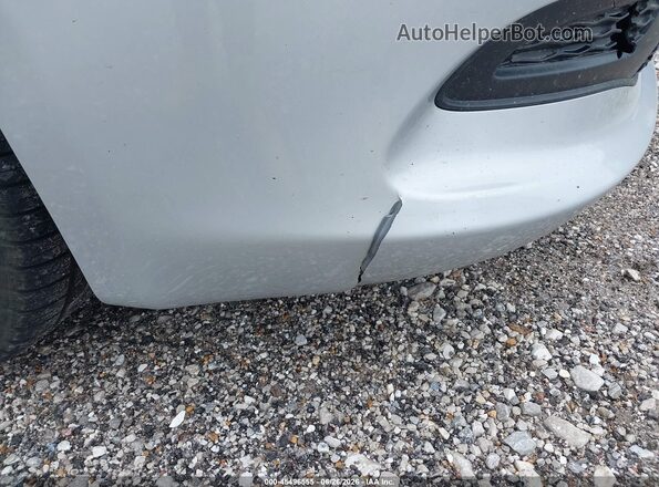 2C4RC1CG6NR131105 2022 CHRYSLER VOYAGER Silver Widok z przodu
