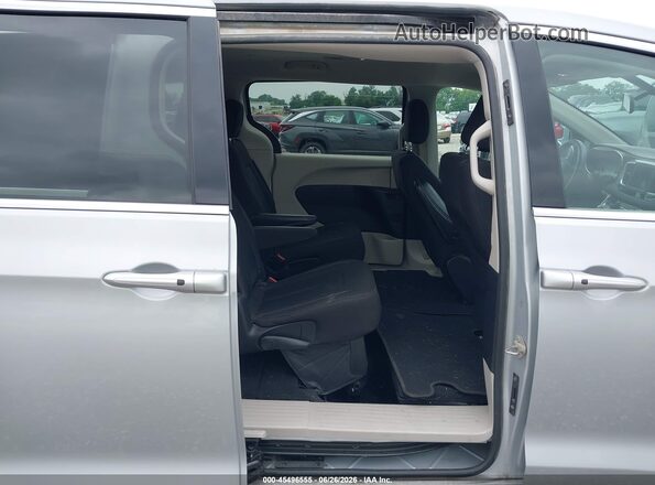 2C4RC1CG6NR131105 2022 CHRYSLER VOYAGER Silver Widok naklejki z numerem VIN