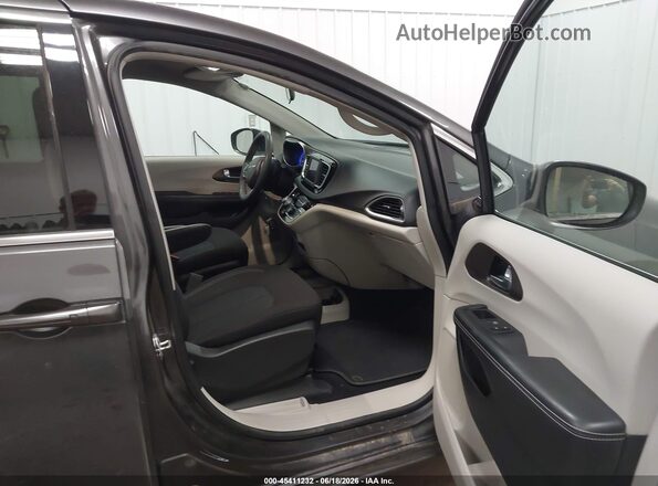 2C4RC1CG6NR132402 2022 CHRYSLER VOYAGER Gray Front interior view