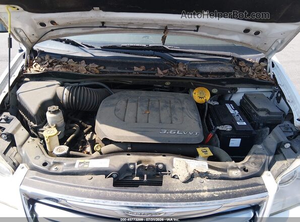 2C4RC1CG7GR188609 2016 CHRYSLER TOWN & COUNTRY Белый Вид сзади