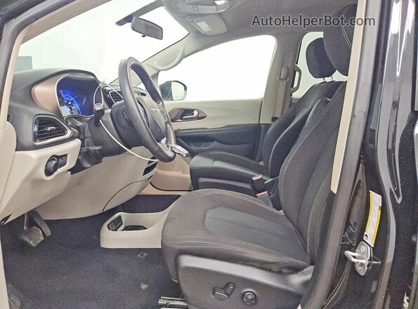 2C4RC1CG7MR555004 2021 CHRYSLER VOYAGER Black Вид салону спереду