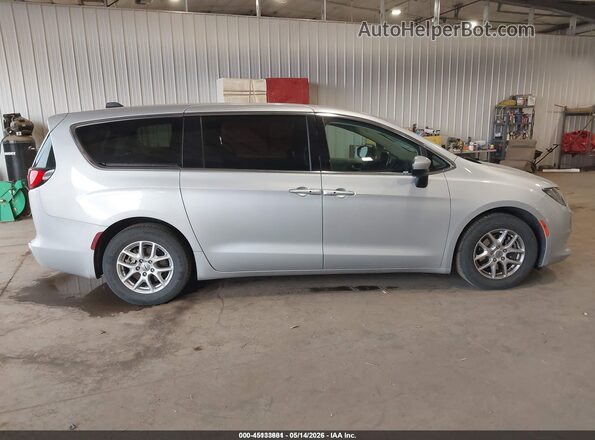 2C4RC1CG7NR141528 2022 CHRYSLER VOYAGER Серебряный Вид задней части салона
