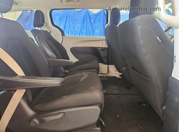2C4RC1CG8LR283190 2020 CHRYSLER VOYAGER Black Вид задньої частини салону