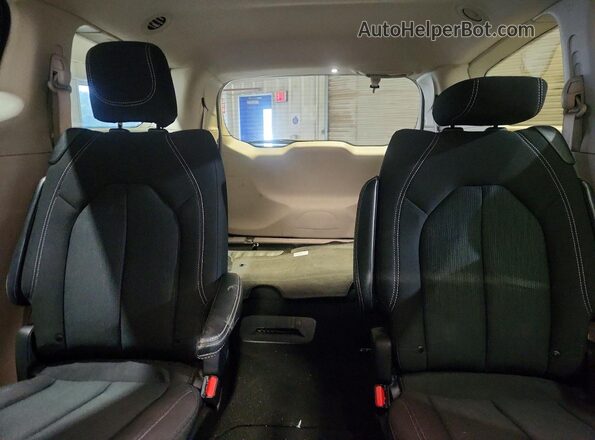2C4RC1CG8PR563830 2023 CHRYSLER VOYAGER Black Rear seats view