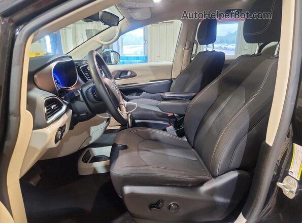 2C4RC1CG8PR563830 2023 CHRYSLER VOYAGER Black Front interior view