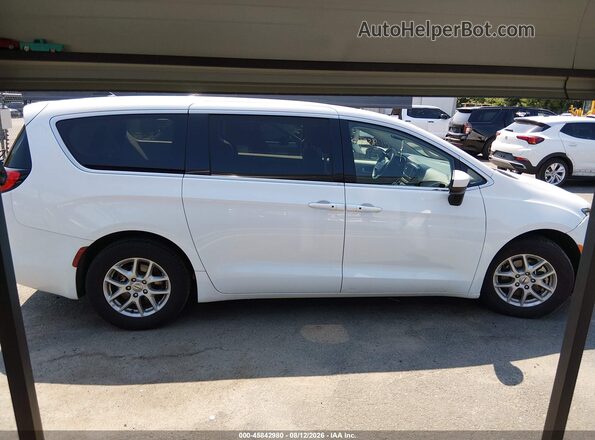 2C4RC1CG8PR600911 2023 CHRYSLER VOYAGER White Rear interior view