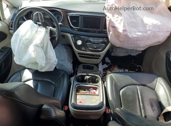 2C4RC1DG0LR265698 2020 CHRYSLER VOYAGER Silver Вид панелі приладів