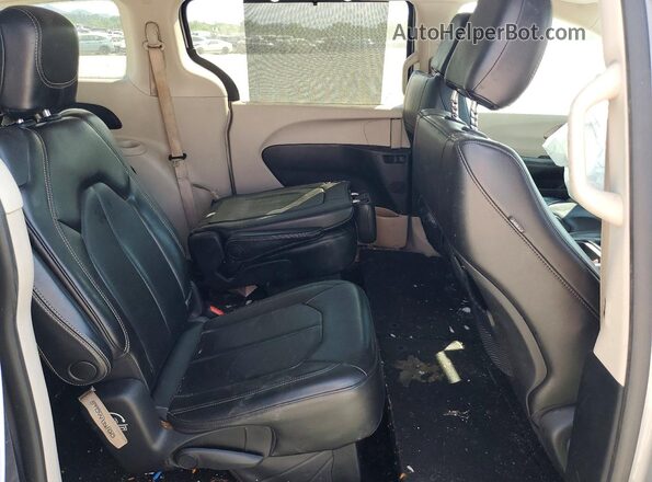 2C4RC1DG0LR265698 2020 CHRYSLER VOYAGER Silver Вид задньої частини салону