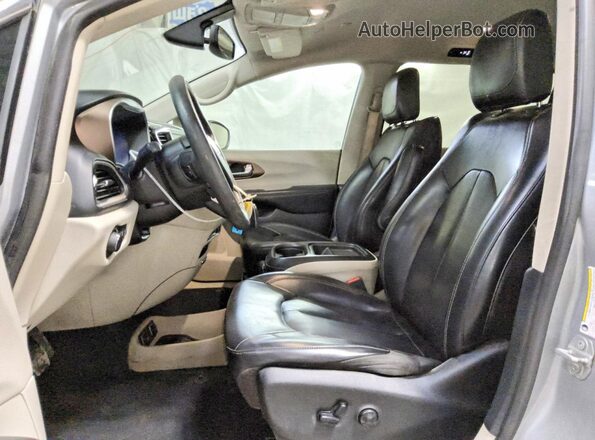 2C4RC1DG1LR266083 2020 CHRYSLER VOYAGER Silver Սալոնի դիմացի տեսք