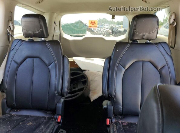 2C4RC1DG2LR147023 2020 CHRYSLER VOYAGER White Vista de los asientos traseros