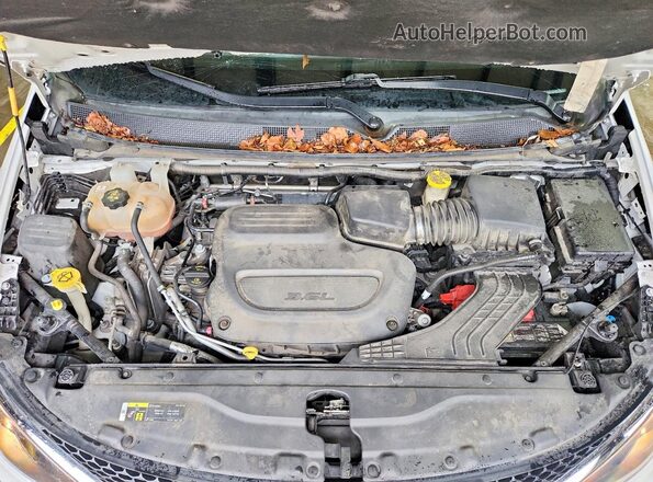 2C4RC1DG2LR261037 2020 CHRYSLER VOYAGER White Widok komory silnika