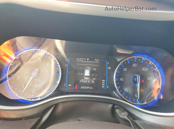 2C4RC1DG7HR518166 2017 CHRYSLER PACIFICA White ხელსაწყოთა პანელის ხედი