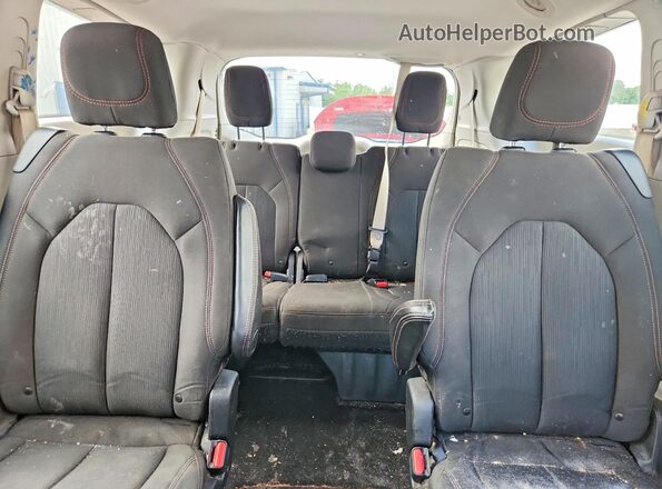 2C4RC1DG7HR519995 2017 CHRYSLER PACIFICA Silver Հետևի նստատեղերի տեսք