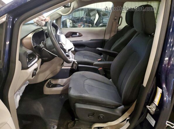 2C4RC1DG8HR588369 2017 CHRYSLER PACIFICA Blue Front interior view