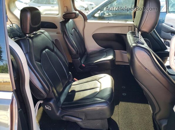 2C4RC1DG8LR164134 2020 CHRYSLER VOYAGER Gray Vista interior trasera