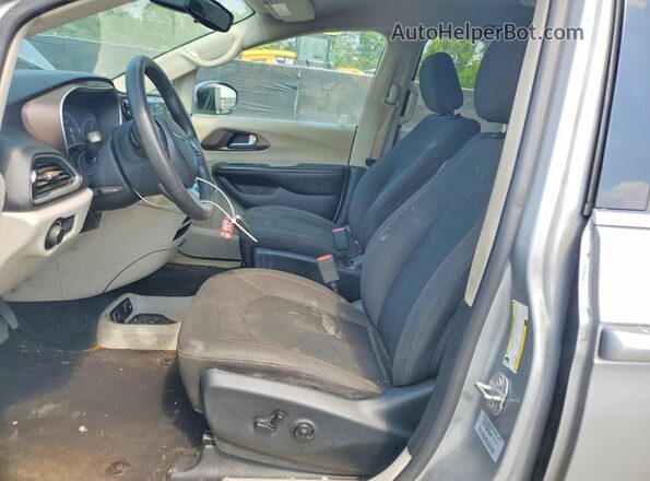 2C4RC1DG9HR702900 2017 CHRYSLER PACIFICA Серебряный Вид салона спереди