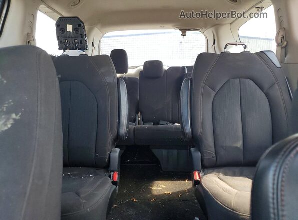 2C4RC1DG9HR702900 2017 CHRYSLER PACIFICA Серебряный Вид задних сидений