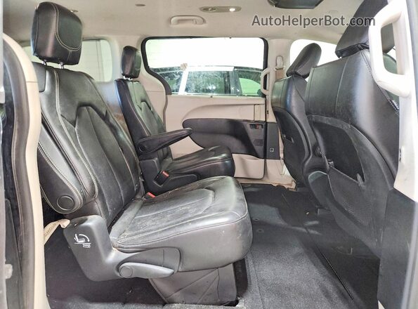 2C4RC1DG9LR187261 2020 CHRYSLER VOYAGER Black Rear interior view