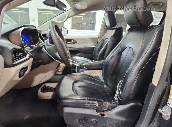 2C4RC1DG9LR187261 2020 CHRYSLER VOYAGER Black Front interior view