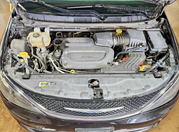 2C4RC1DG9LR187261 2020 CHRYSLER VOYAGER Black Engine compartment view