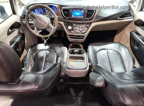 2C4RC1DG9LR187261 2020 CHRYSLER VOYAGER Black Dashboard view