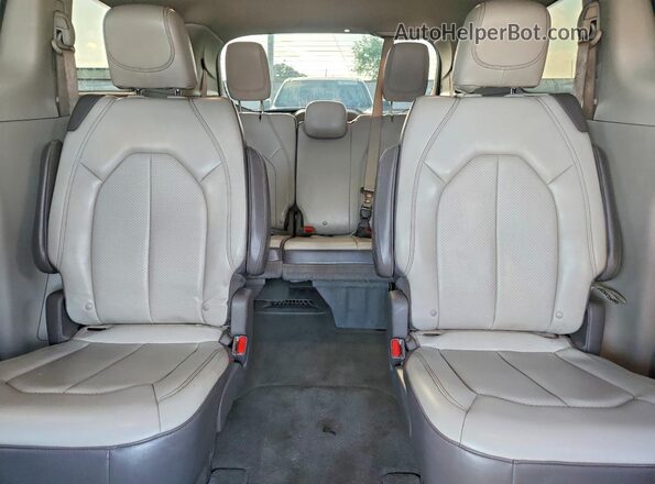 2C4RC1DG9LR265411 2020 CHRYSLER VOYAGER Серебряный Вид задних сидений