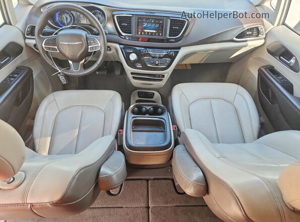 2C4RC1DG9LR265411 2020 CHRYSLER VOYAGER Серебряный Вид панели приборов