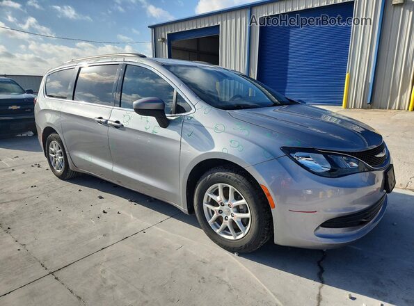 2C4RC1DG9LR265411 2020 CHRYSLER VOYAGER Серебряный Передняя правая четверть