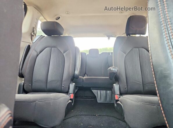 2C4RC1DGXJR186259 2018 CHRYSLER PACIFICA Black Vista de los asientos traseros