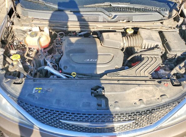 2C4RC1EG0HR721530 2017 CHRYSLER PACIFICA Gray Vista del compartimento del motor