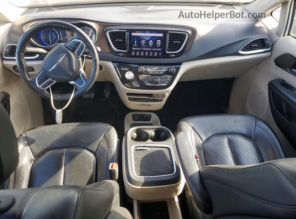 2C4RC1EG0JR355011 2018 CHRYSLER PACIFICA White Вид панелі приладів