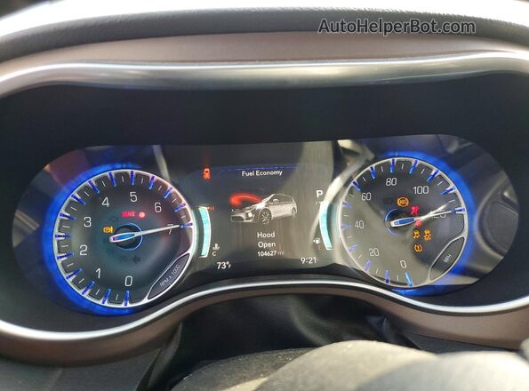 2C4RC1EG0JR355011 2018 CHRYSLER PACIFICA White Вид щитка приладів