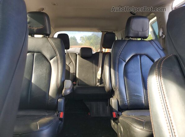 2C4RC1EG0JR355011 2018 CHRYSLER PACIFICA White Вид задніх сидінь