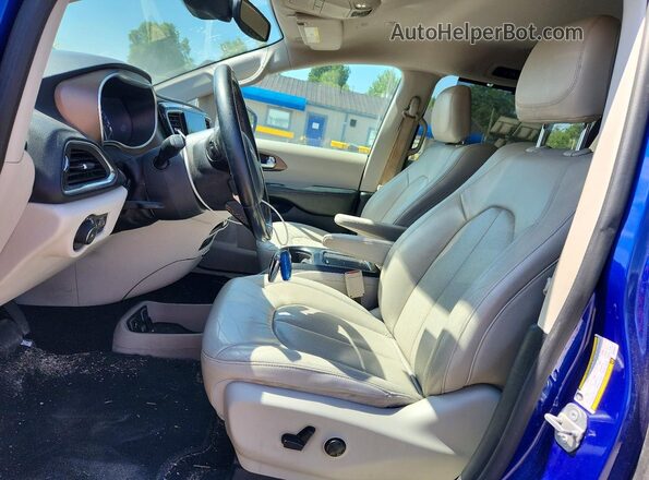 2C4RC1EG0KR549457 2019 CHRYSLER PACIFICA Blue Вид салону спереду