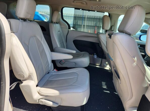 2C4RC1EG0KR549457 2019 CHRYSLER PACIFICA Blue Вид задньої частини салону