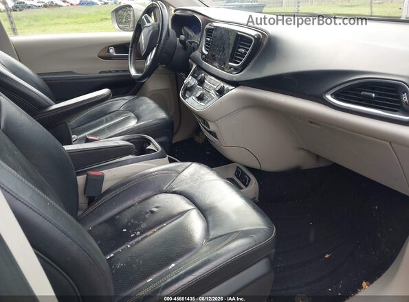 2C4RC1EG1JR189033 2018 CHRYSLER PACIFICA Gray Front interior view
