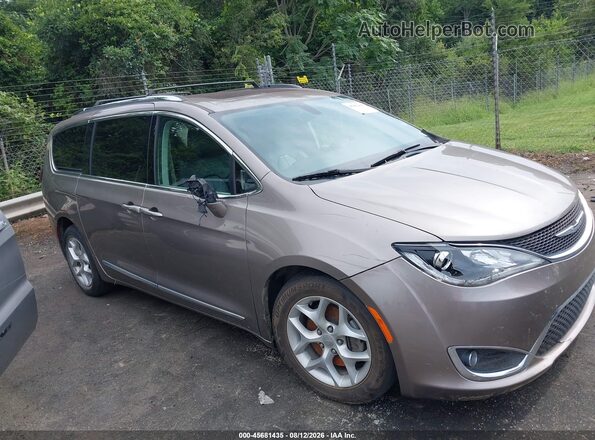 2C4RC1EG1JR189033 2018 CHRYSLER PACIFICA Gray Rear interior view