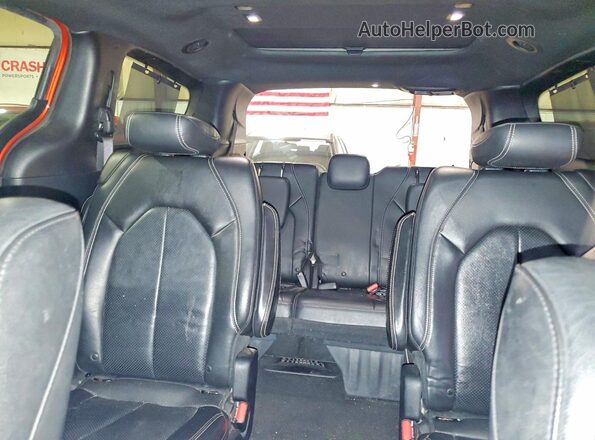 2C4RC1EG1JR258254 2018 CHRYSLER PACIFICA Orange უკანა სავარძლების ხედი