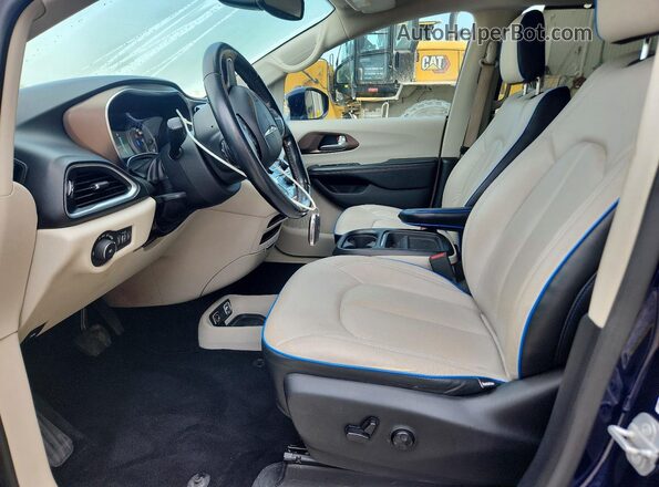 2C4RC1EG2JR254097 2018 CHRYSLER PACIFICA Blue Вид салону спереду