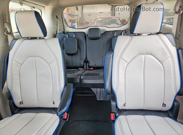 2C4RC1EG2JR254097 2018 CHRYSLER PACIFICA Blue Вид задніх сидінь